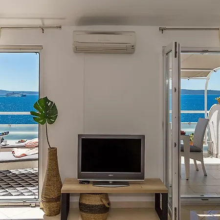 Villa Lola, Sea On A Palm! Heated Pool Trogir