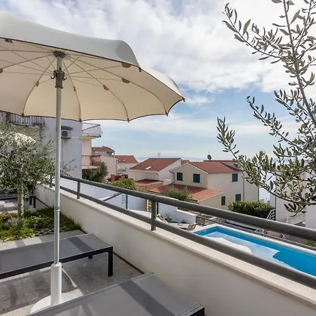 Lola, Sea On A Palm! Heated Pool Trogir